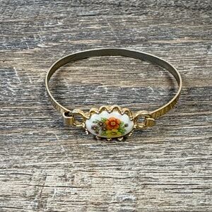 Vintage Avon Floral Bangle Bracelet | Gold Tone Hinged Cuff | Retro 1970s–80s